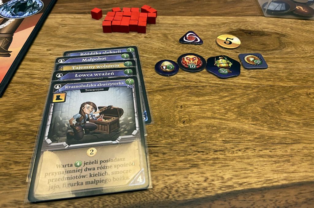 My loot at the end of the game was not so impressive. Indeed, I got the most valued artifact but for example my cards were mediocre.