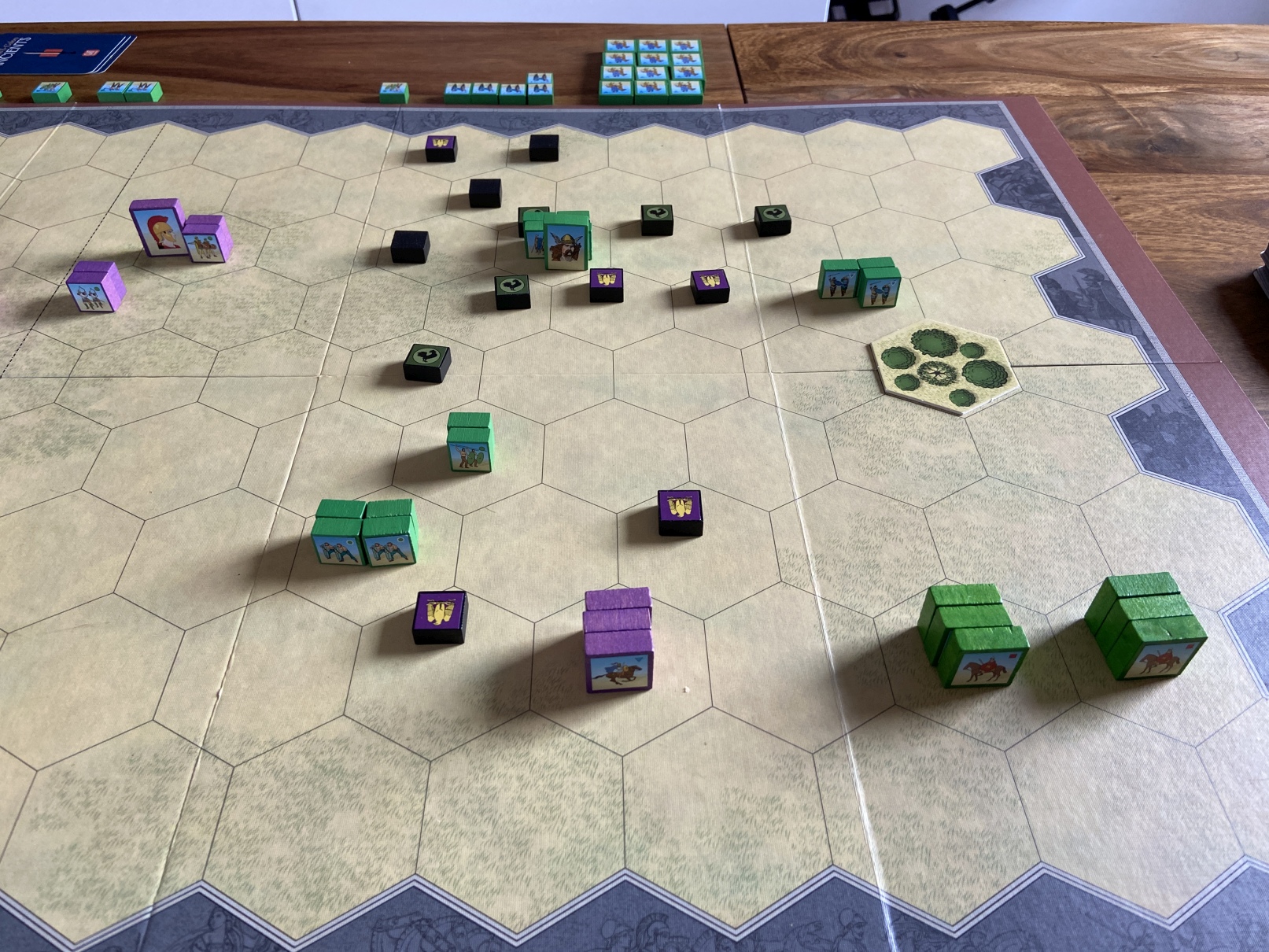 Close-up on the right wing.